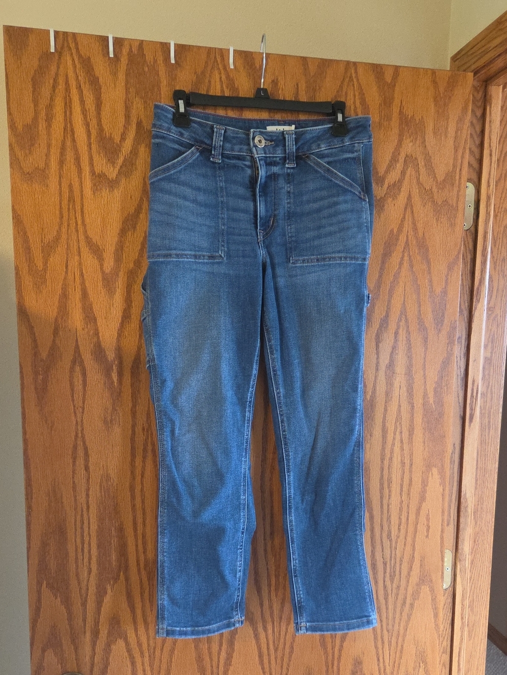 Women's Straight-Leg Denim Jeans in Medium Blue